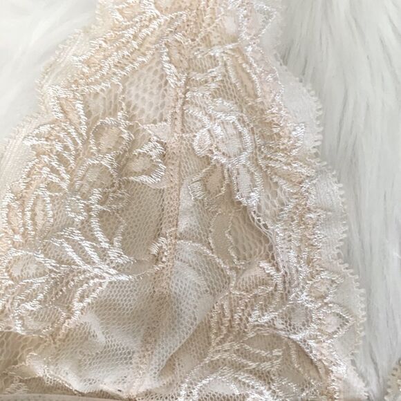 French Affair Creme Lace Choker Bralette Size Small - Picture 7 of 10
